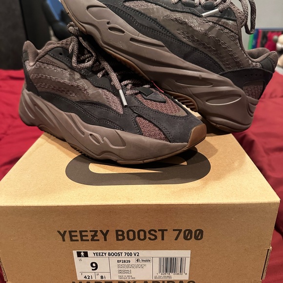Yeezy 700 mauve - Picture 3 of 3